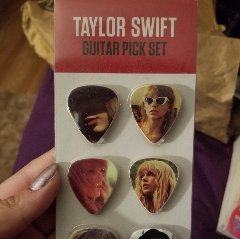 Taylor Swift Red Era Guitar Pick Set